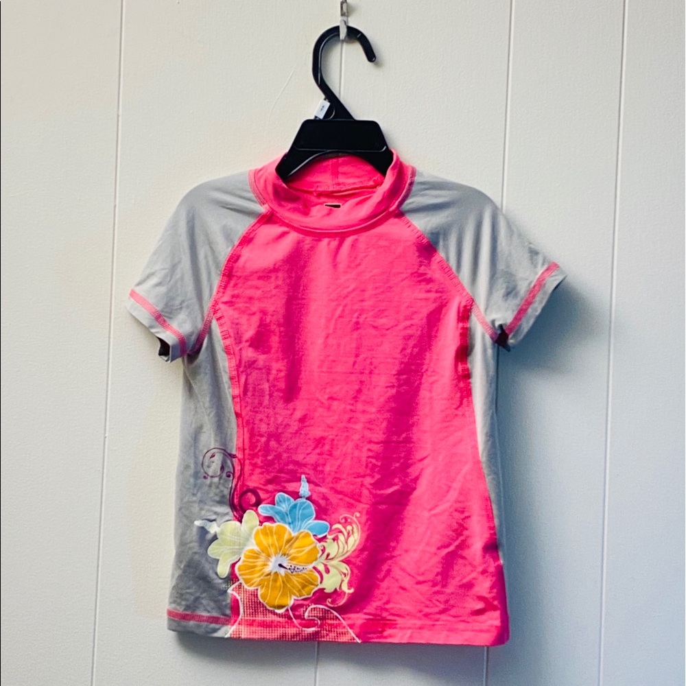 🎉HP!REI Girl 8 Pink and Grey Rash Guard Swim Top